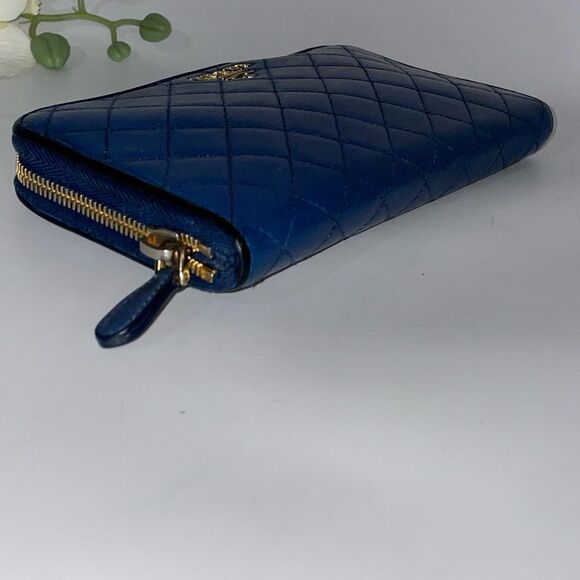 Authentic Prada Quilted Diamond Stitch Zippy Wallet - Picture 12 of 16